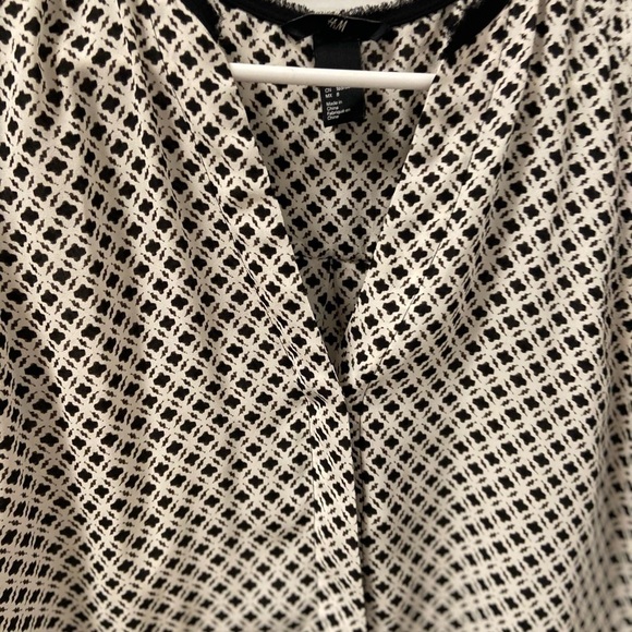 H&M sleeveless size 8 blouse - Picture 3 of 6